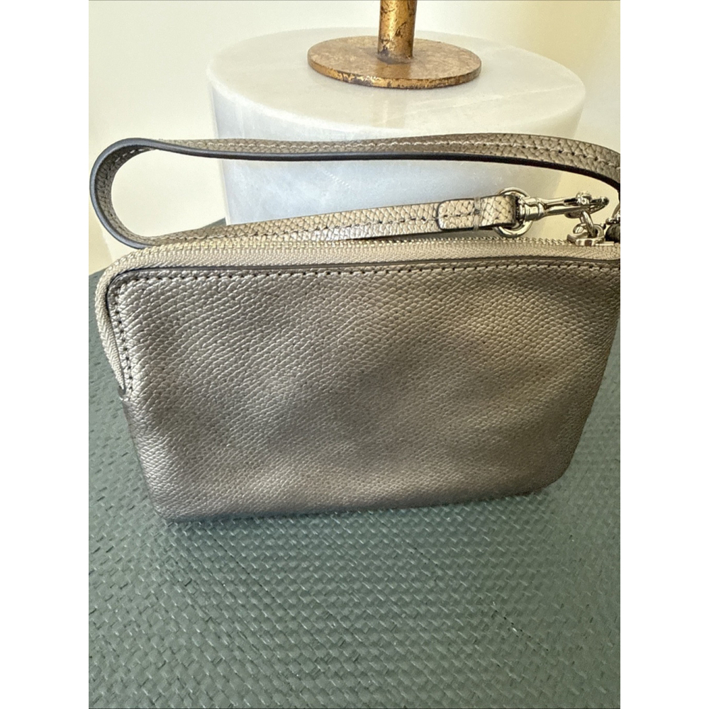 COACH Corner Zip Leather Wristlet Handbag Small Metallic Silver Bow 6”x 4” - Picture 4 of 6